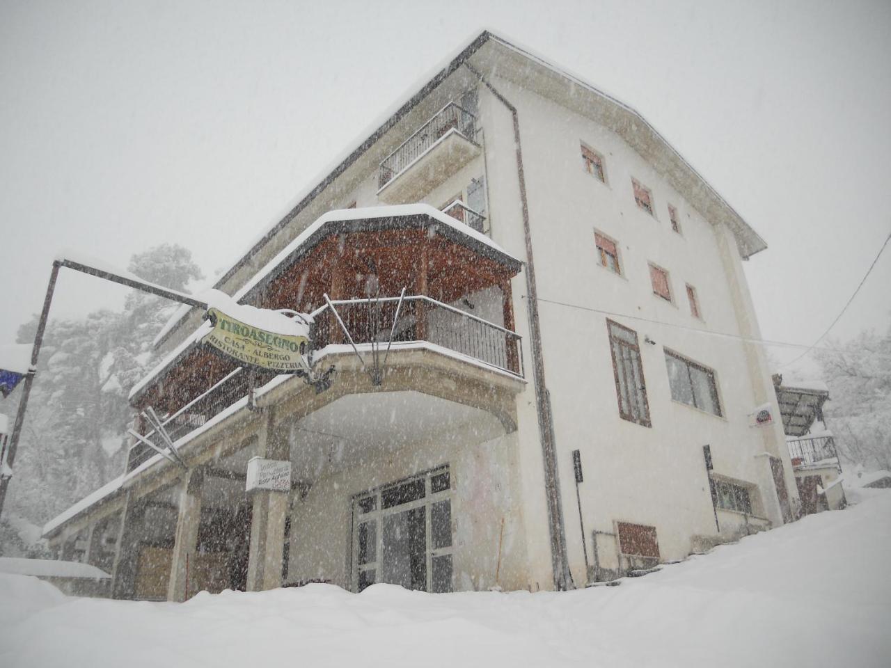 Casa-Albergo Tiroasegno Lama dei Peligni Exteriör bild